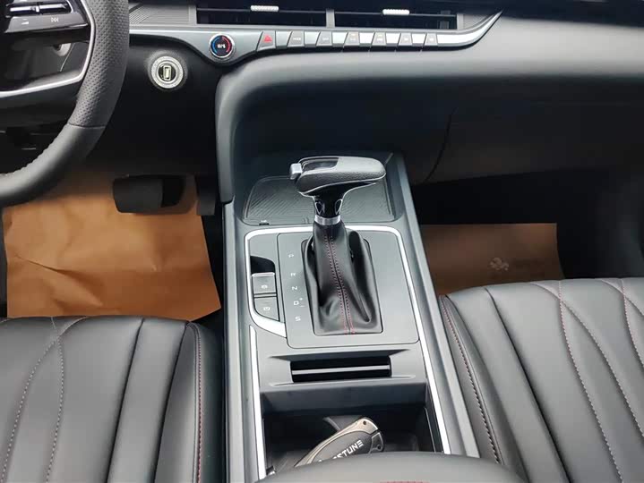 Фото 15 - Bestune T55