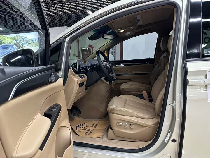 Фото 5 - Buick GL8 ES