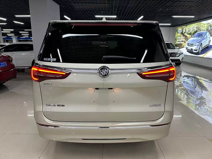 Фото 7 - Buick GL8 ES