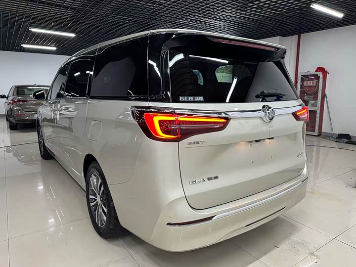 Фото 8 - Buick GL8 ES