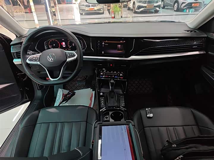 Фото 10 - Volkswagen Passat