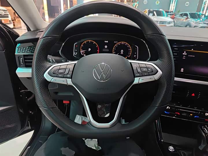 Фото 11 - Volkswagen Passat