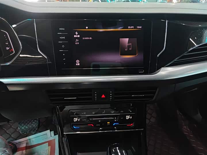 Фото 13 - Volkswagen Passat