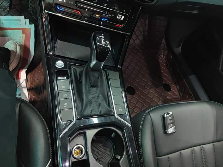 Фото 14 - Volkswagen Passat