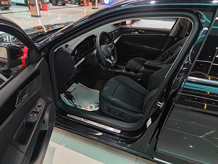 Фото 16 - Volkswagen Passat