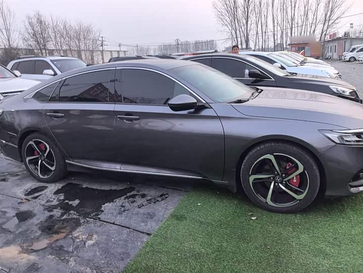 Фото 10 - Honda Accord