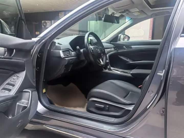 Фото 13 - Honda Accord