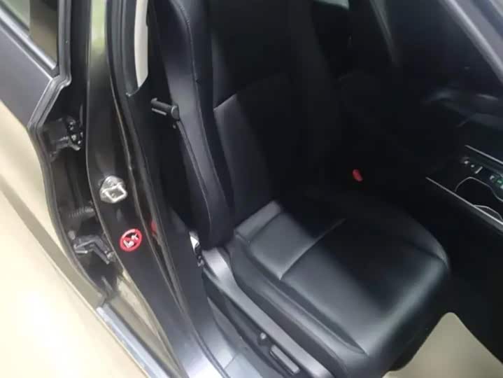 Фото 4 - Honda Accord