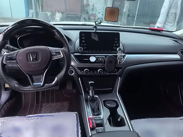 Фото 8 - Honda Accord