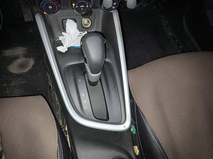 Фото 7 - Chevrolet Onix (Cavalier)