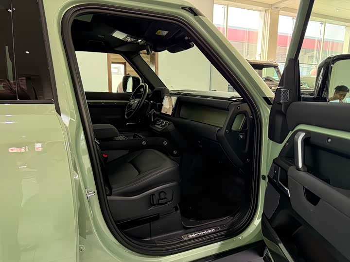 Фото 10 - Land Rover Defender