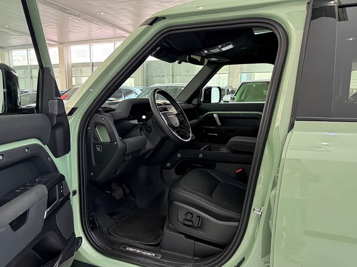 Фото 8 - Land Rover Defender