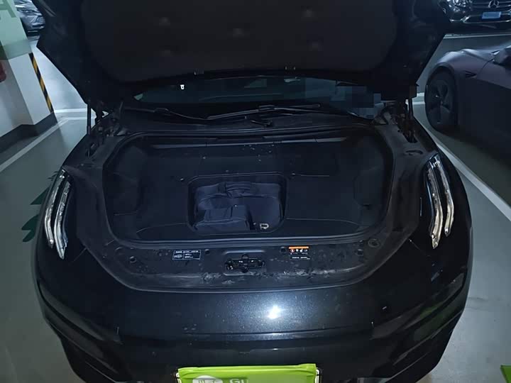 Фото 11 - Zeekr 001