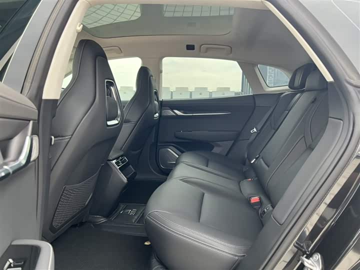 Фото 13 - Zeekr 001