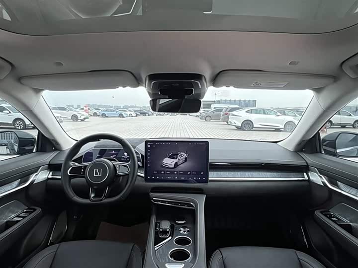 Фото 15 - Zeekr 001