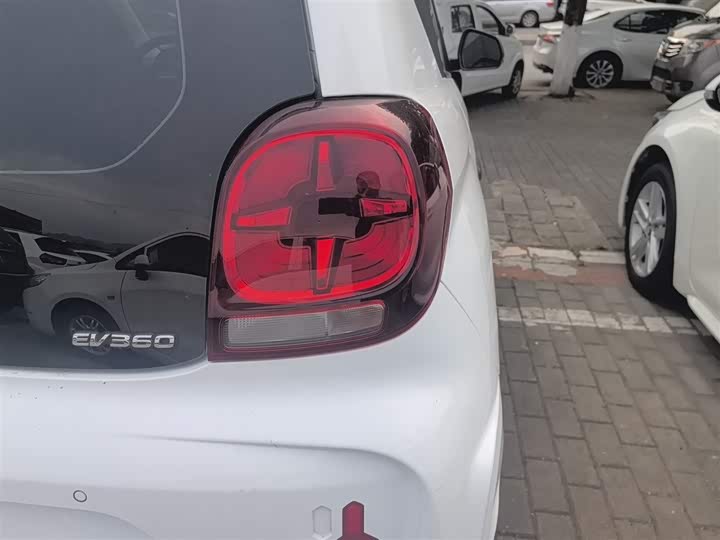 Фото 8 - Roewe Clever