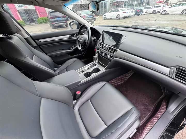 Фото 4 - Honda Accord