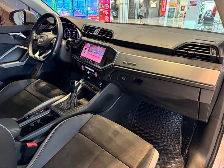 Фото 12 - Audi Q3