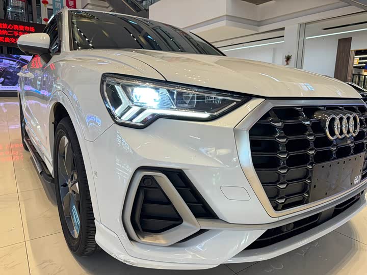 Фото 4 - Audi Q3