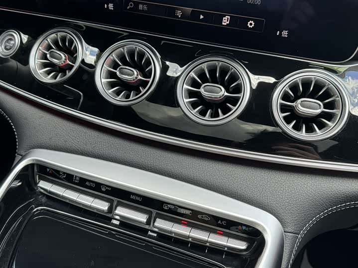 Фото 23 - Mercedes-Benz AMG GT