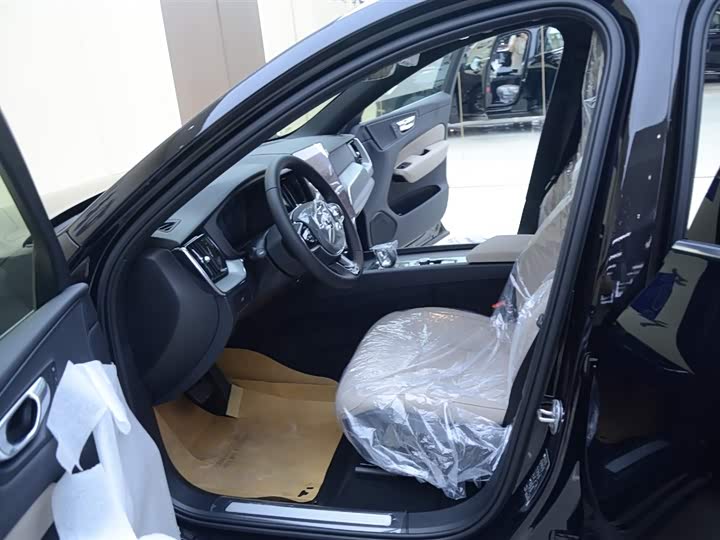 Фото 4 - Volvo XC60