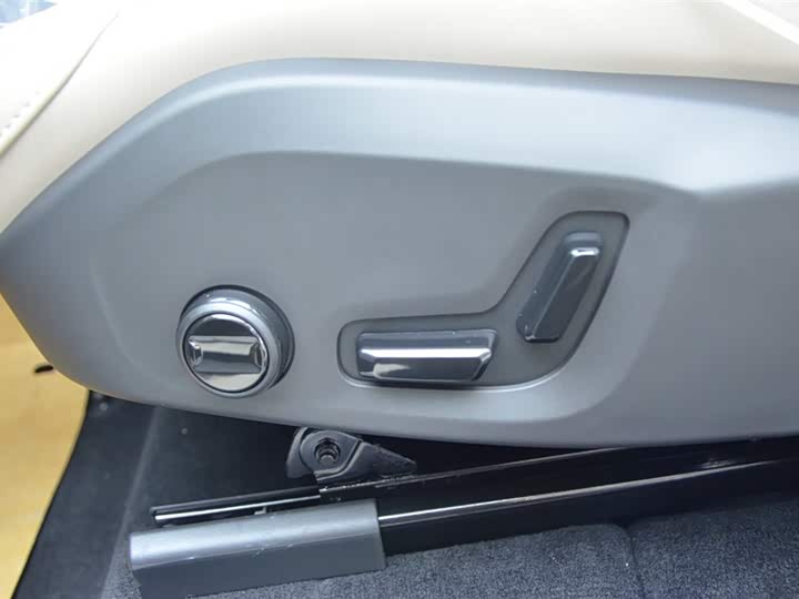 Фото 6 - Volvo XC60