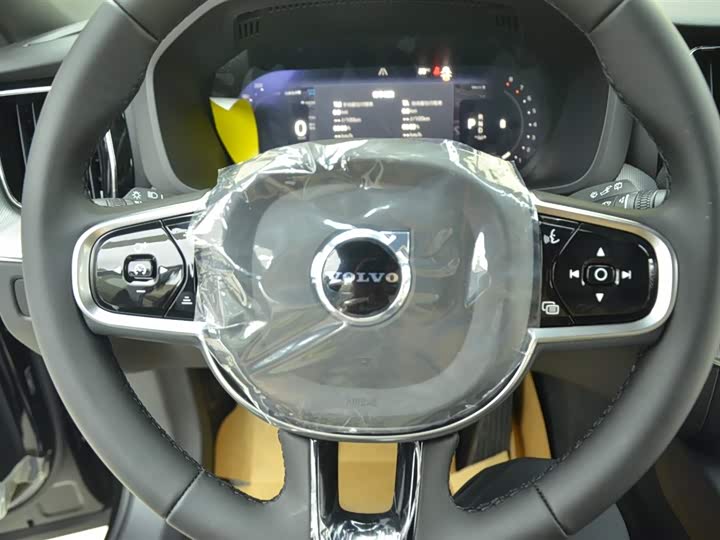 Фото 8 - Volvo XC60