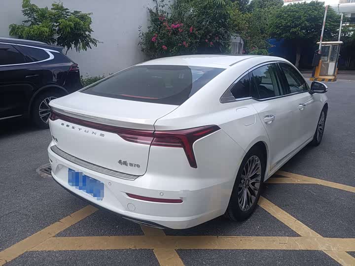 Фото 11 - Bestune B70