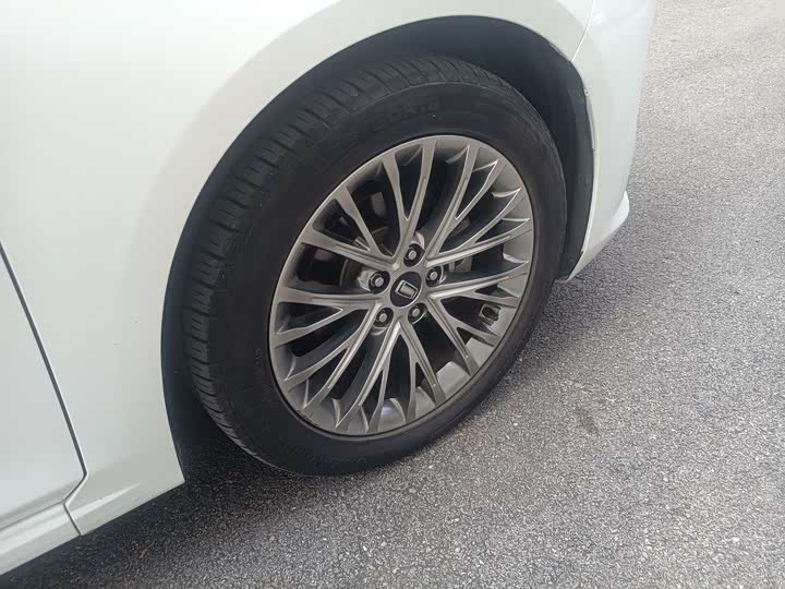 Фото 14 - Bestune B70