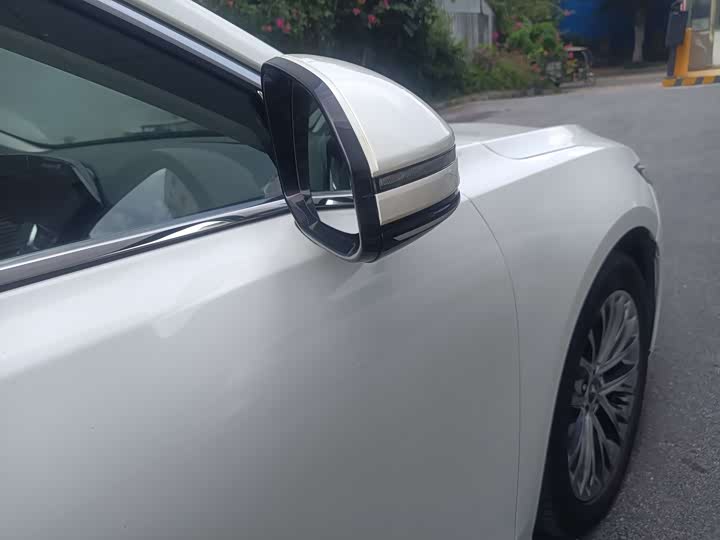 Фото 15 - Bestune B70