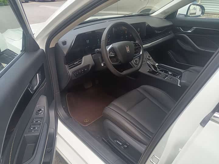 Фото 4 - Bestune B70