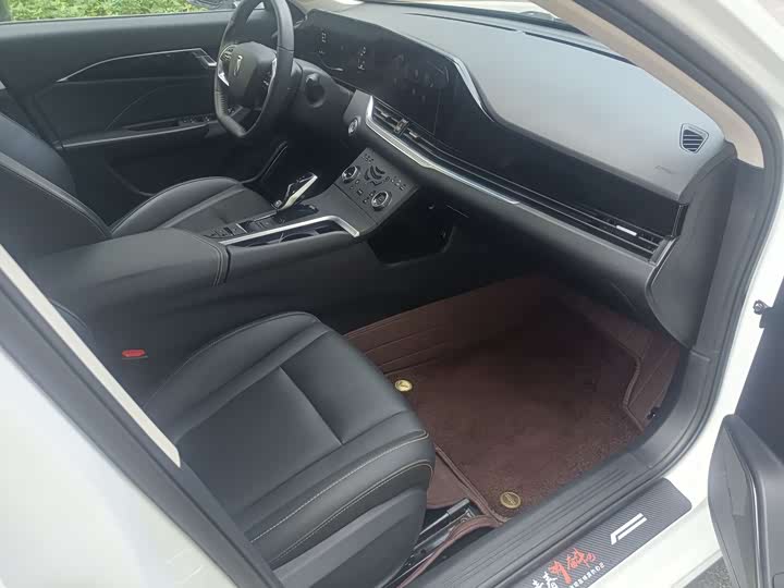 Фото 9 - Bestune B70