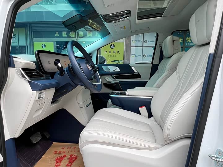 Фото 3 - Buick GL8 Century