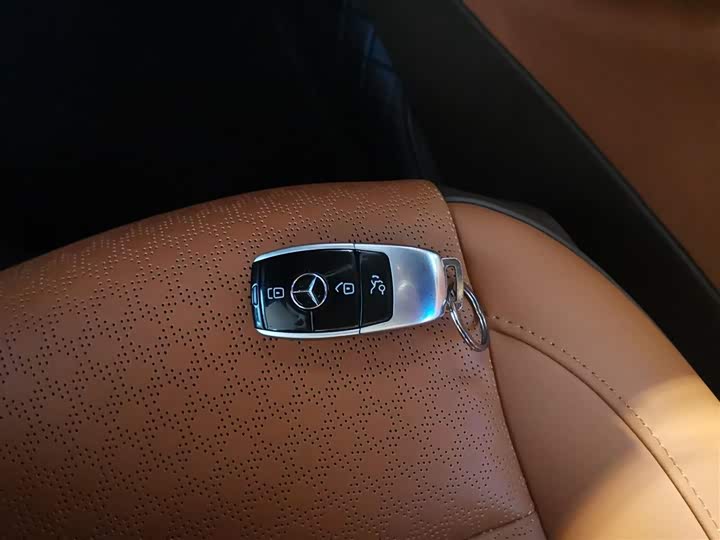 Фото 9 - Mercedes-Benz Vito