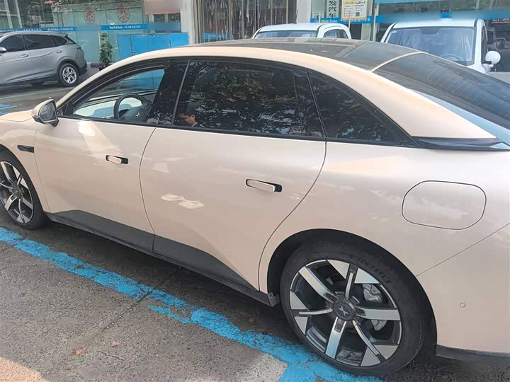 Фото 5 - XPeng Mona M03