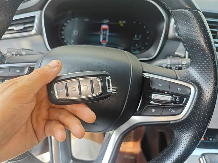 Фото 12 - Roewe RX5