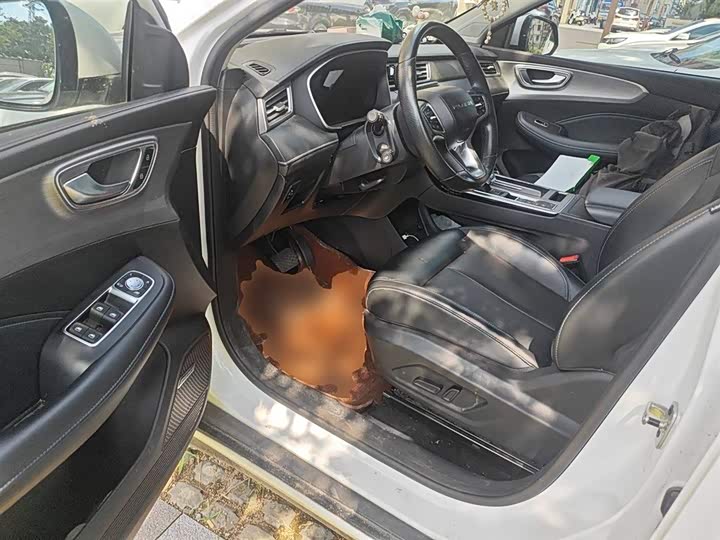 Фото 14 - Roewe RX5