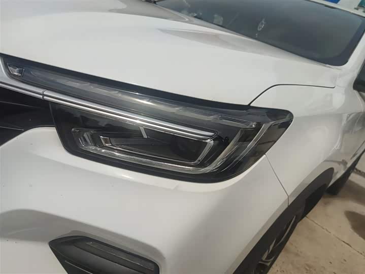 Фото 16 - Roewe RX5