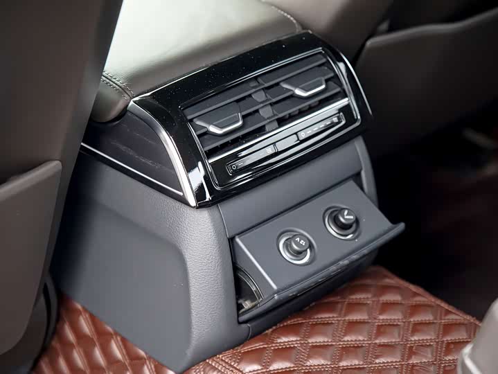 Фото 12 - Audi A8