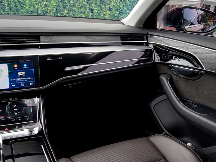 Фото 16 - Audi A8