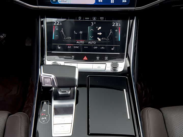 Фото 18 - Audi A8