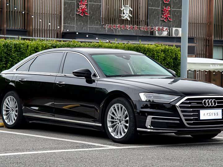 Фото 3 - Audi A8