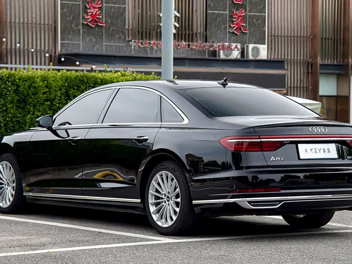 Фото 4 - Audi A8