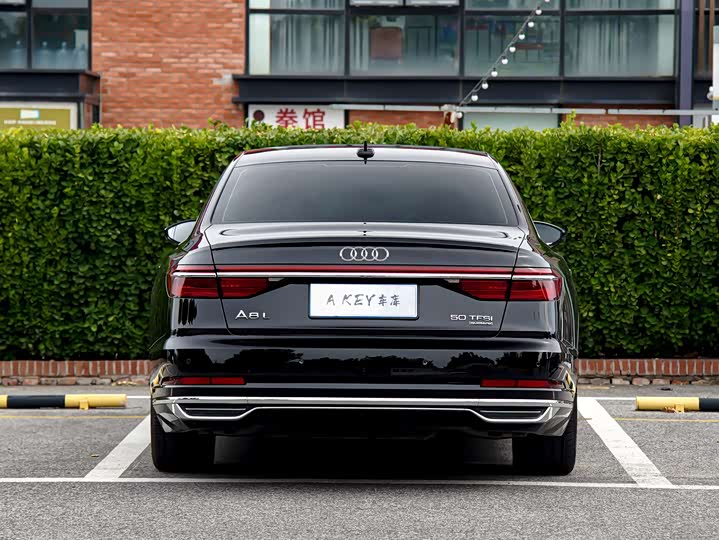 Фото 5 - Audi A8