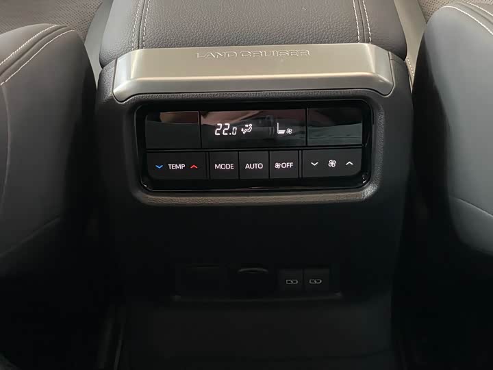 Фото 18 - Toyota Prado