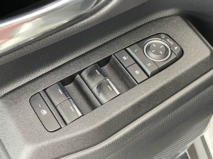 Фото 21 - Toyota Prado