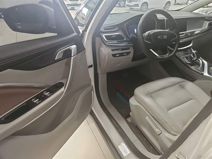 Фото 10 - Geely Jiaji Hybrid