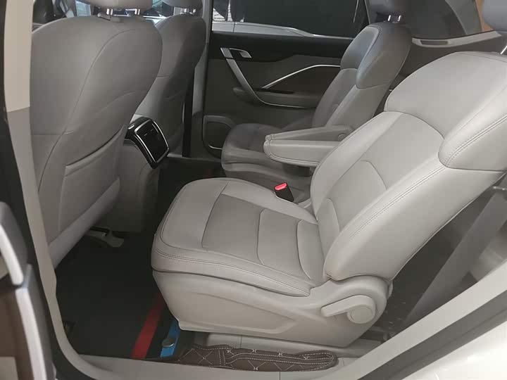 Фото 9 - Geely Jiaji Hybrid