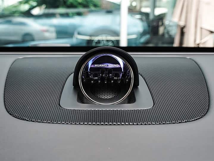 Фото 13 - Luxeed R7