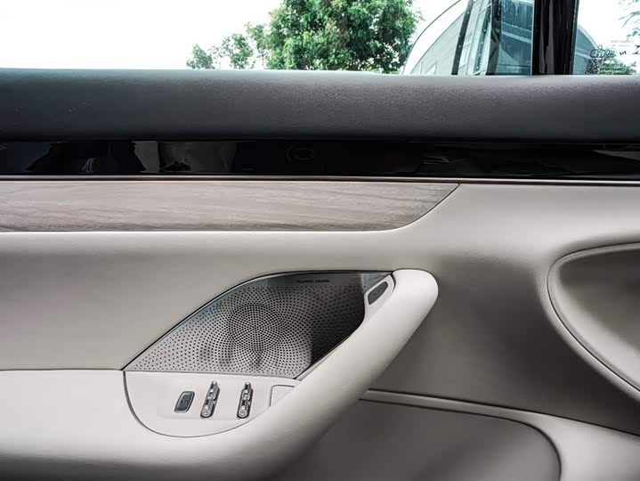 Фото 16 - Luxeed R7